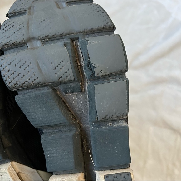 On Running Cloudflyer Men's Black / White Sneakers, Men's Size 10.5 - Picture 8 of 8